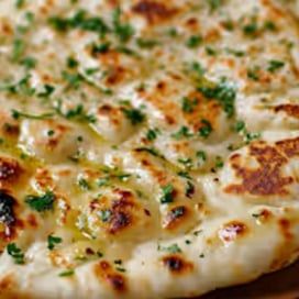 GARLIC CHILI NAAN (G)